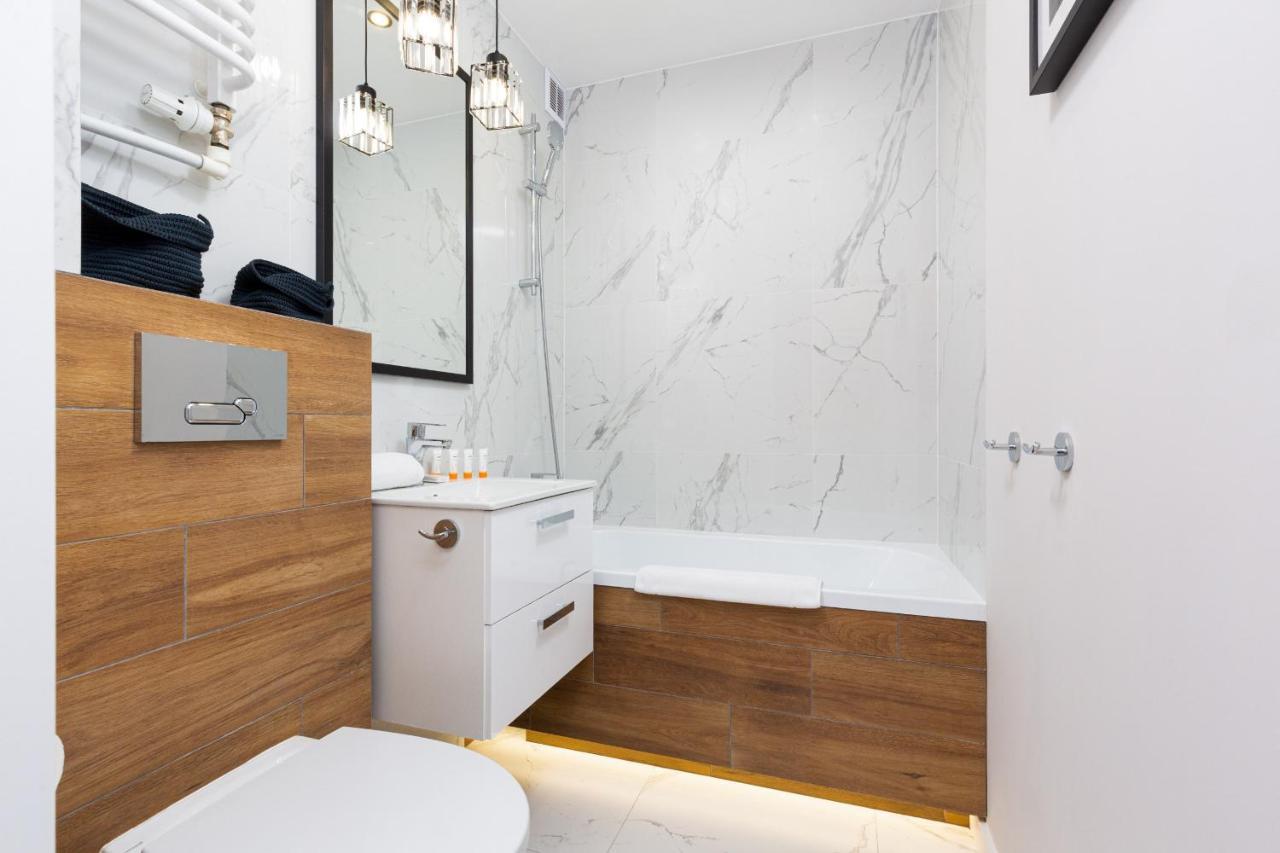 Beautiful Two-bedroom Bielany By Renters Апартаменти