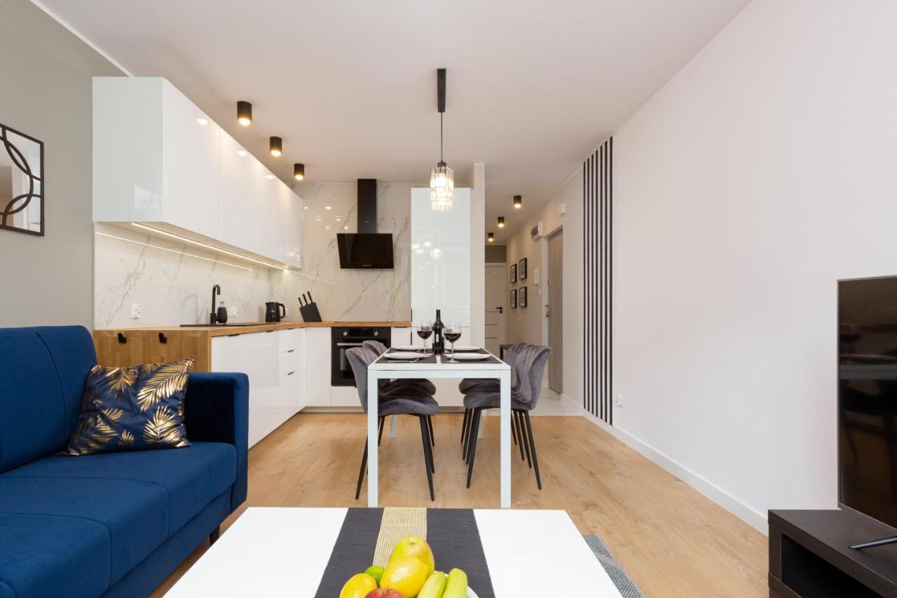 Beautiful Two-bedroom Bielany By Renters Варшава