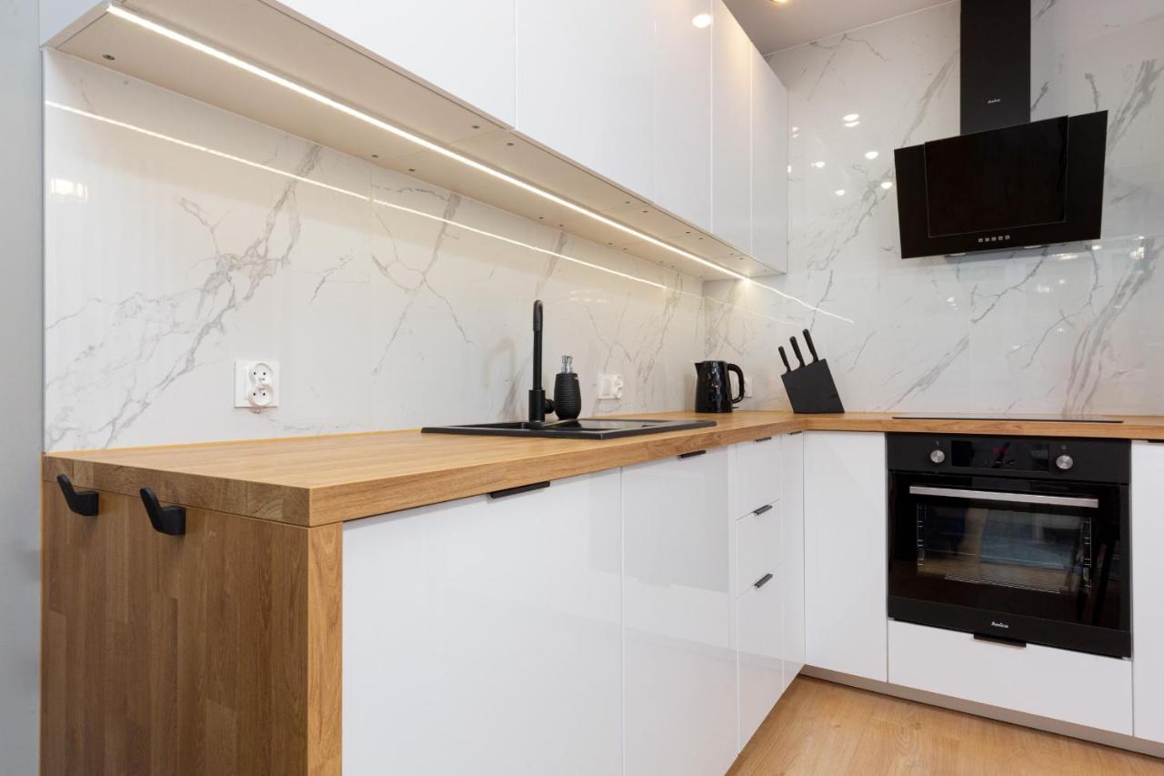 Beautiful Two-bedroom Bielany By Renters Апартаменти Варшава