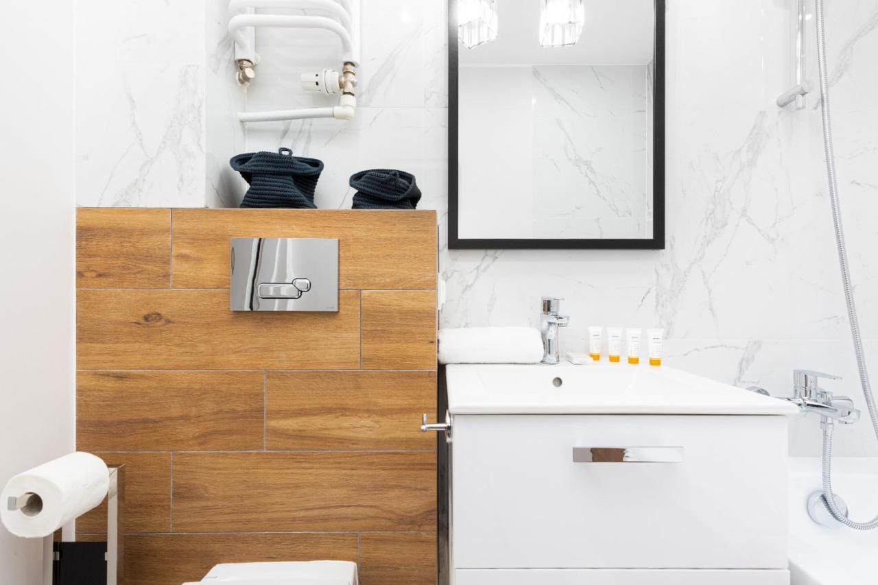 Beautiful Two-bedroom Bielany By Renters Апартаменти *