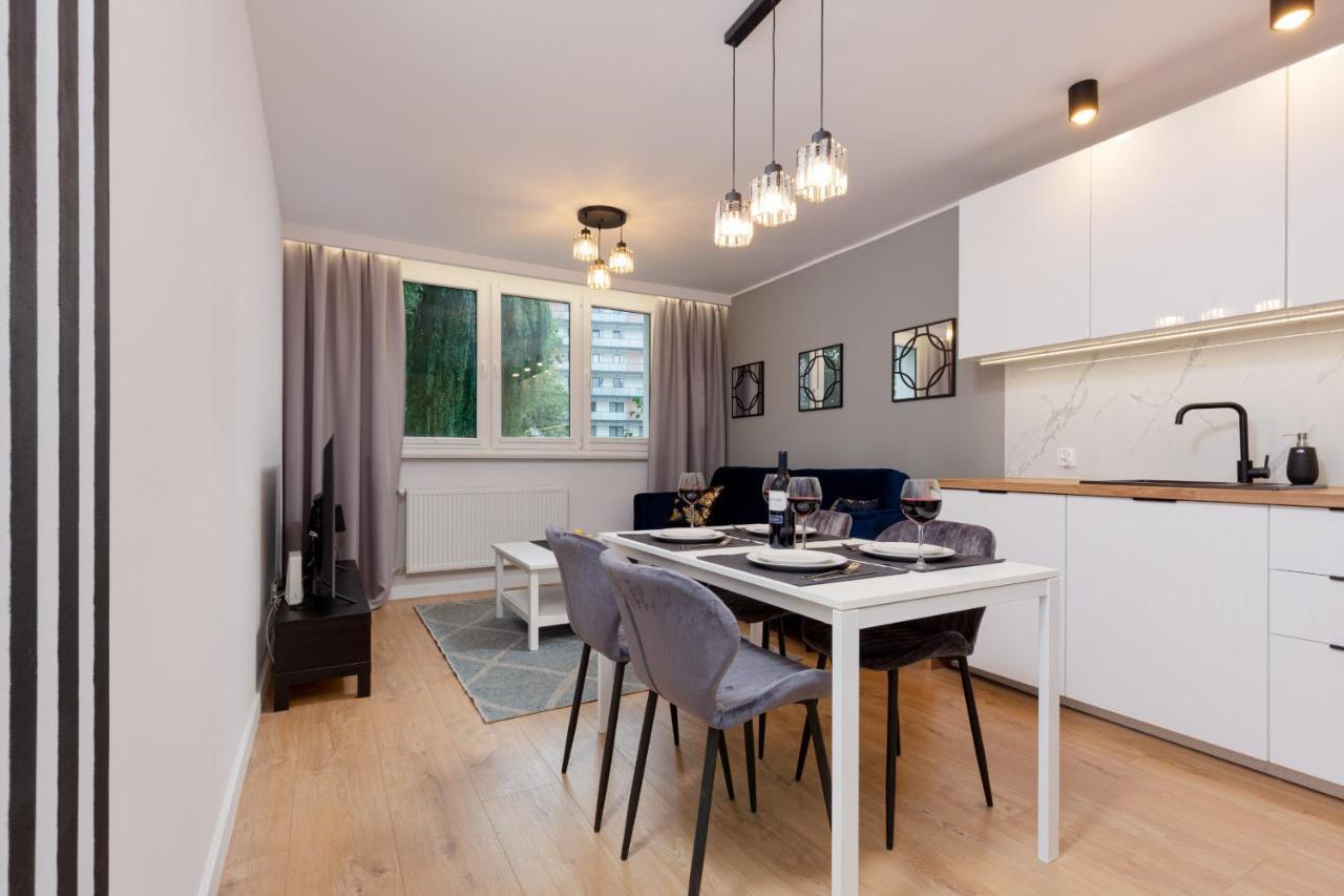 Apartment Beautiful Two-bedroom Bielany By Renters Warsaw