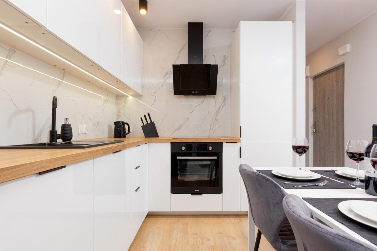 Beautiful Two-bedroom Bielany By Renters Варшава